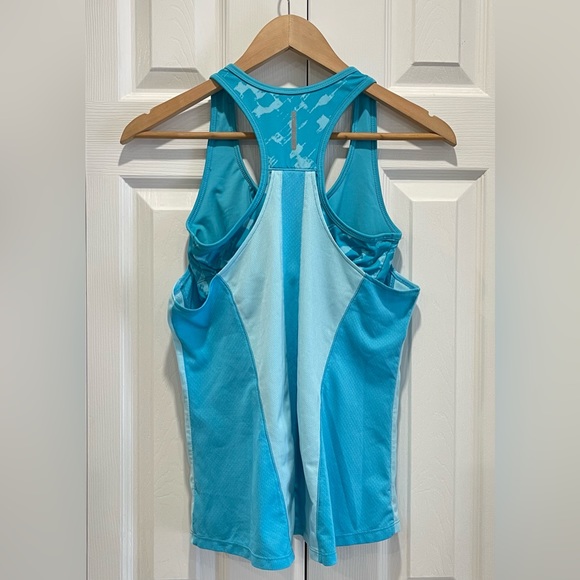 Sz.S-Champion Sports Built in Bra Tank- Blue Light blue - Picture 14 of 14